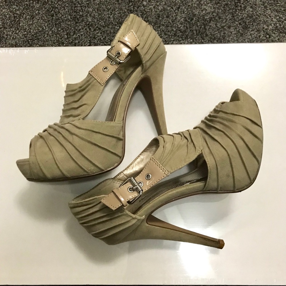 🎈Peep toe heels